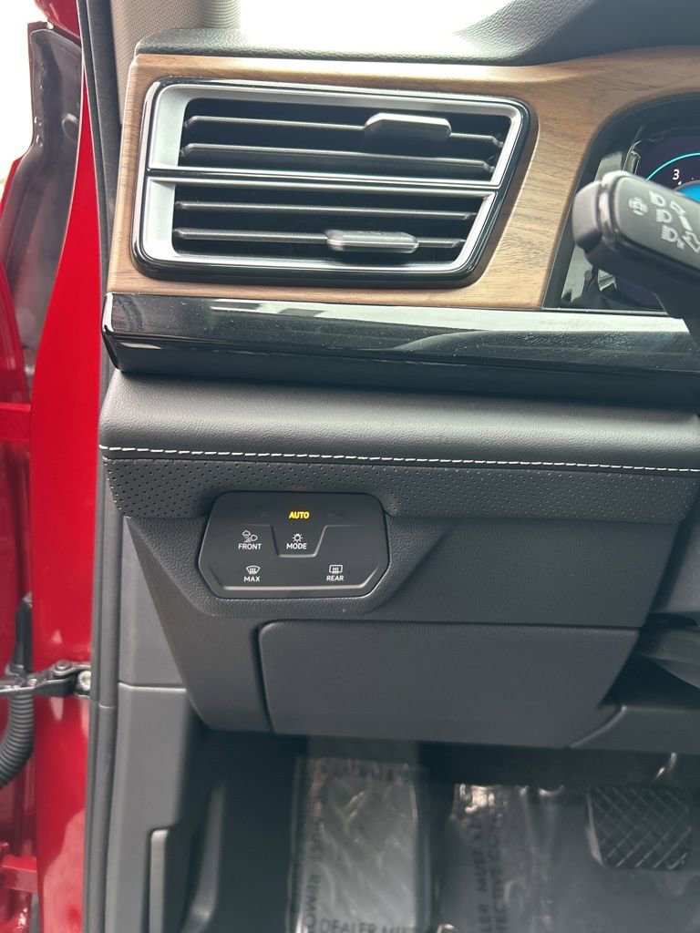 Used 2024 Volkswagen Atlas SE image 32