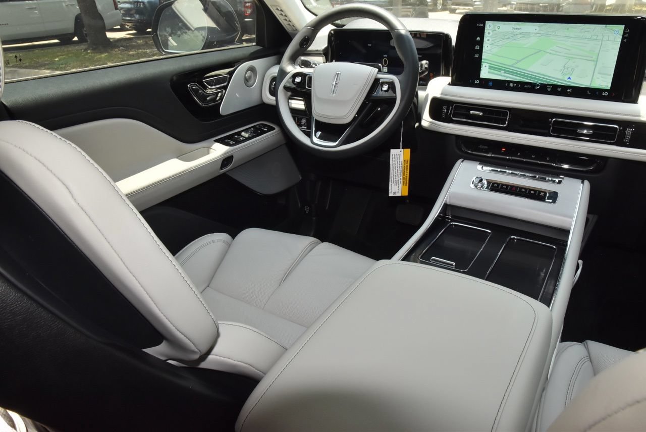 New 2026 Lincoln Aviator Reserve AWD/4WD image 16