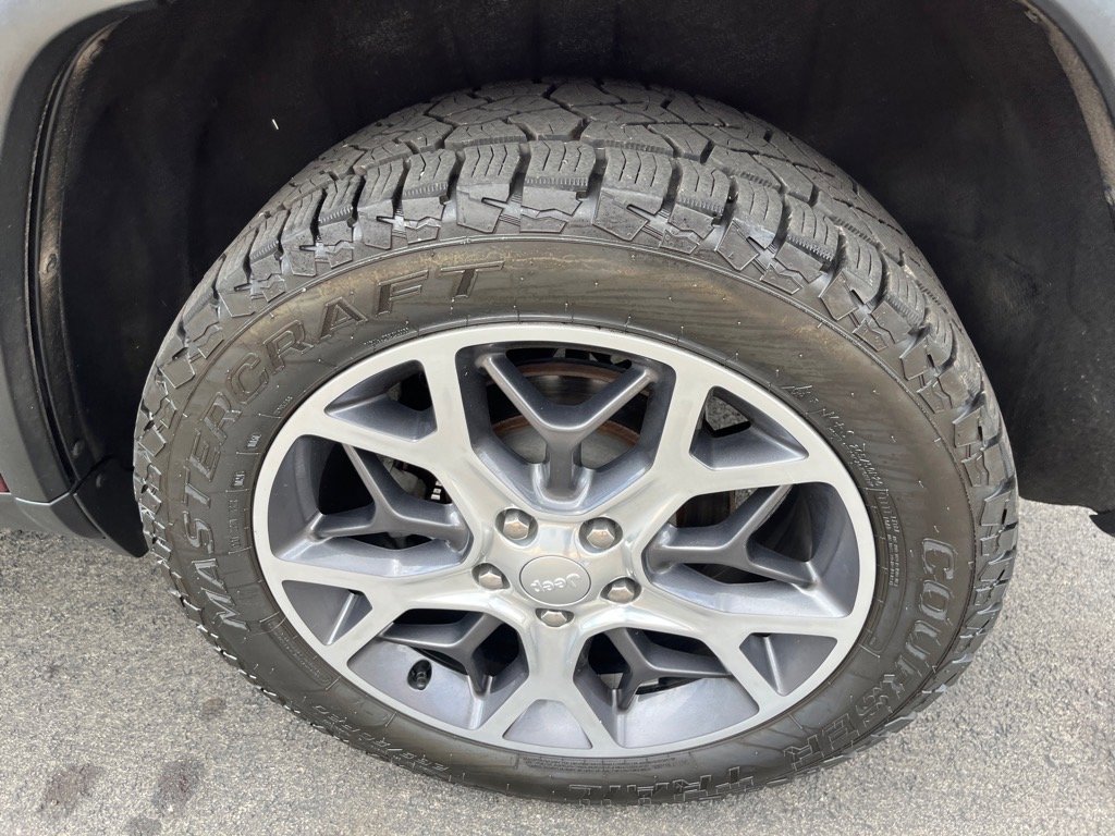 Used 2019 Jeep Grand Cherokee Limited image 11