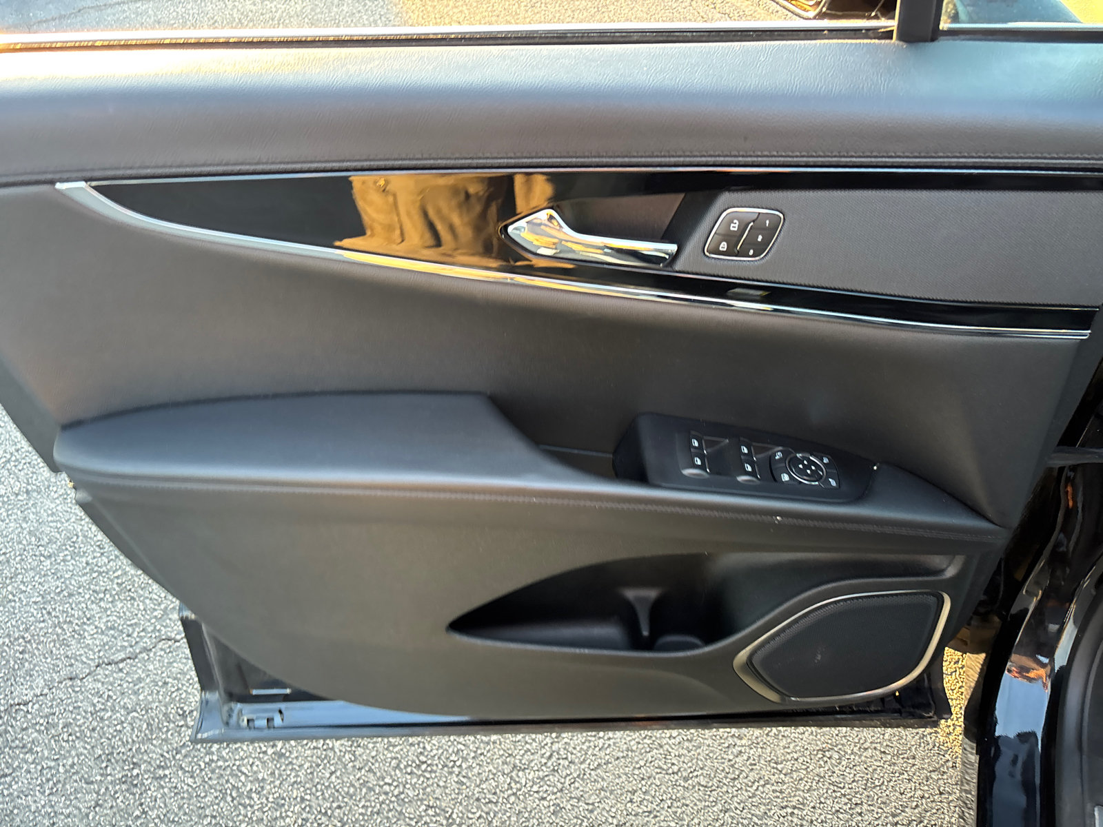 Used 2023 Lincoln Nautilus FWD image 11