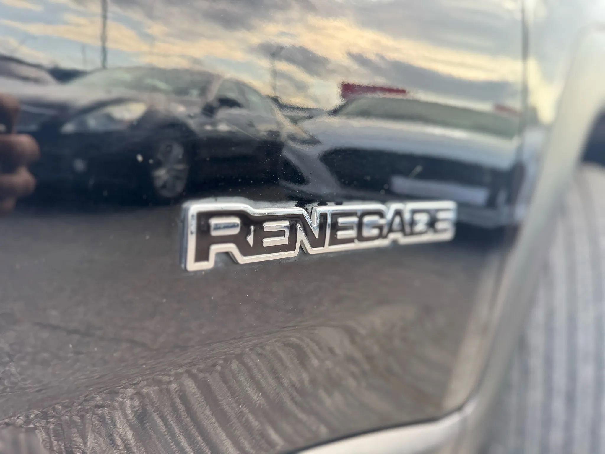 Used 2018 Jeep Renegade Latitude FWD image 27