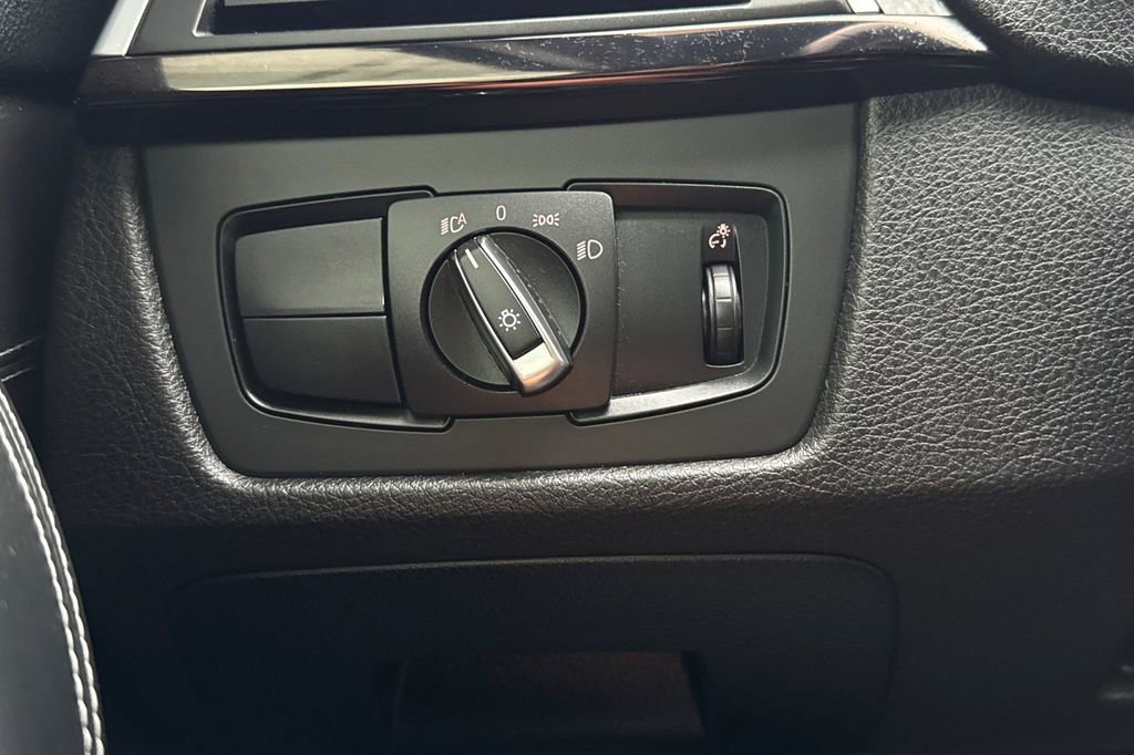 Used 2016 BMW M4 Convertible image 29