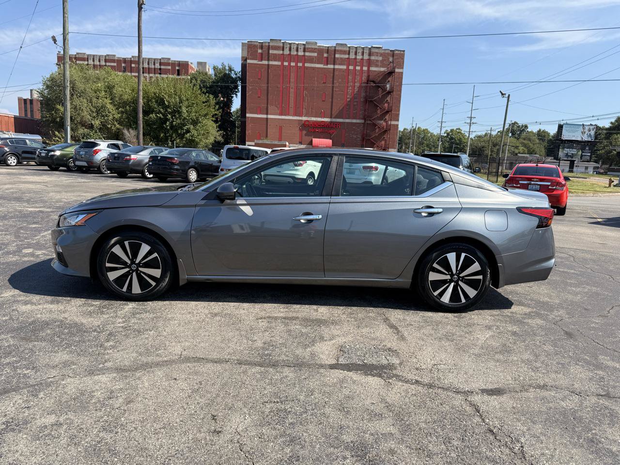 Used 2021 Nissan Altima 2.5 SV w/ SV Premium Package FWD image 5