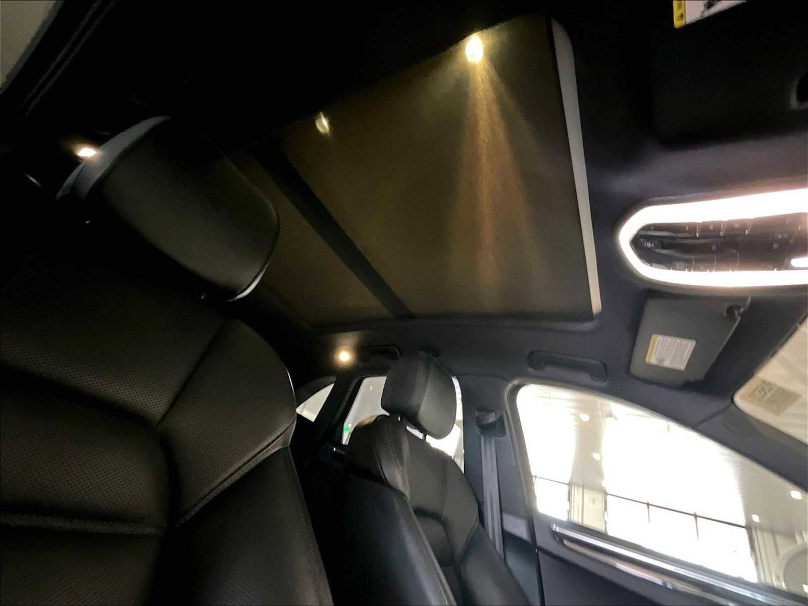 Used 2025 Porsche Macan image 25