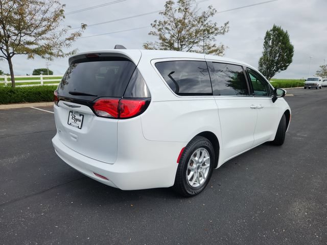 Used 2022 Chrysler Voyager LX FWD image 9
