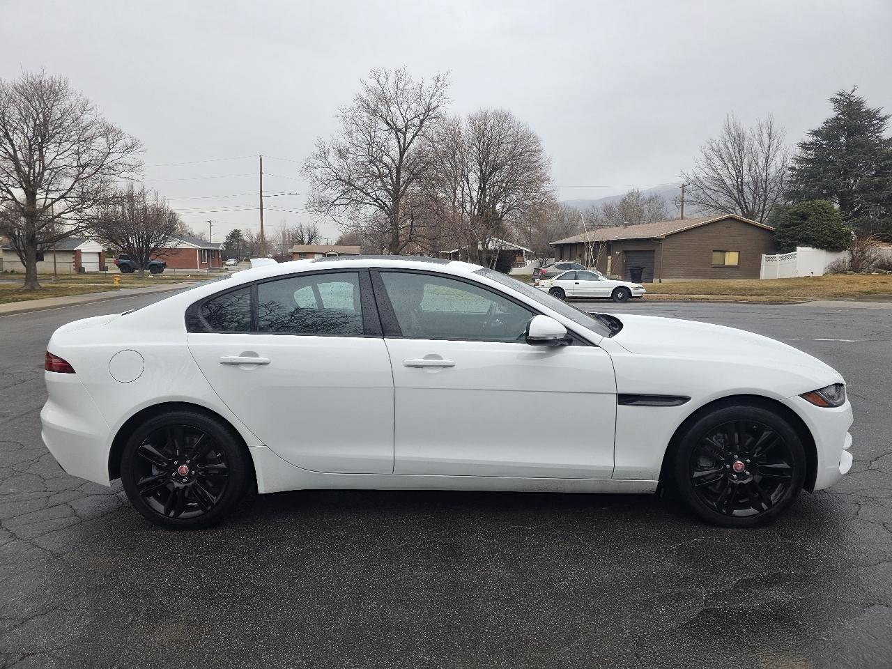 Used 2020 Jaguar XE S image 8