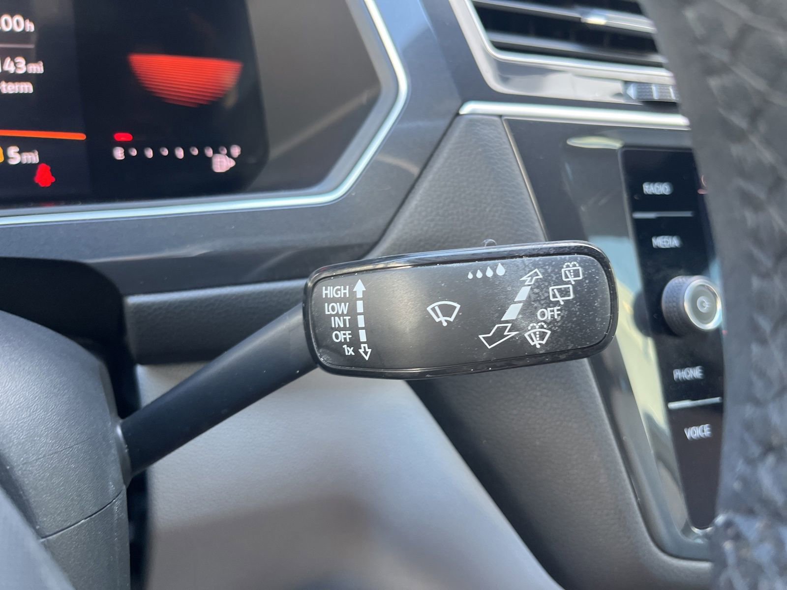 Used 2024 Volkswagen Tiguan SE R-Line image 19