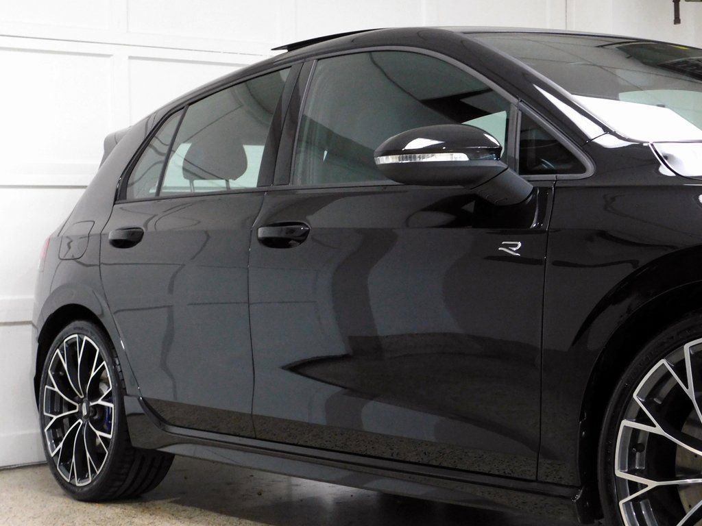 Used 2025 Volkswagen Golf 2.0T image 11