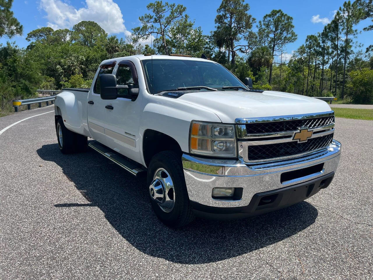 Used 2011 Chevrolet Silverado 3500 LT w/ Interior Plus Package AWD/4WD image 9