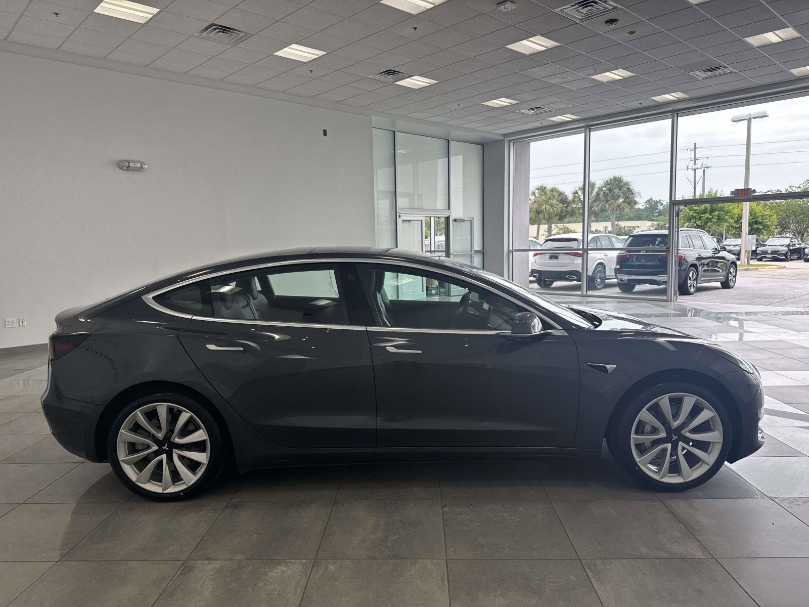 Used 2018 Tesla Model 3 Long Range RWD image 4