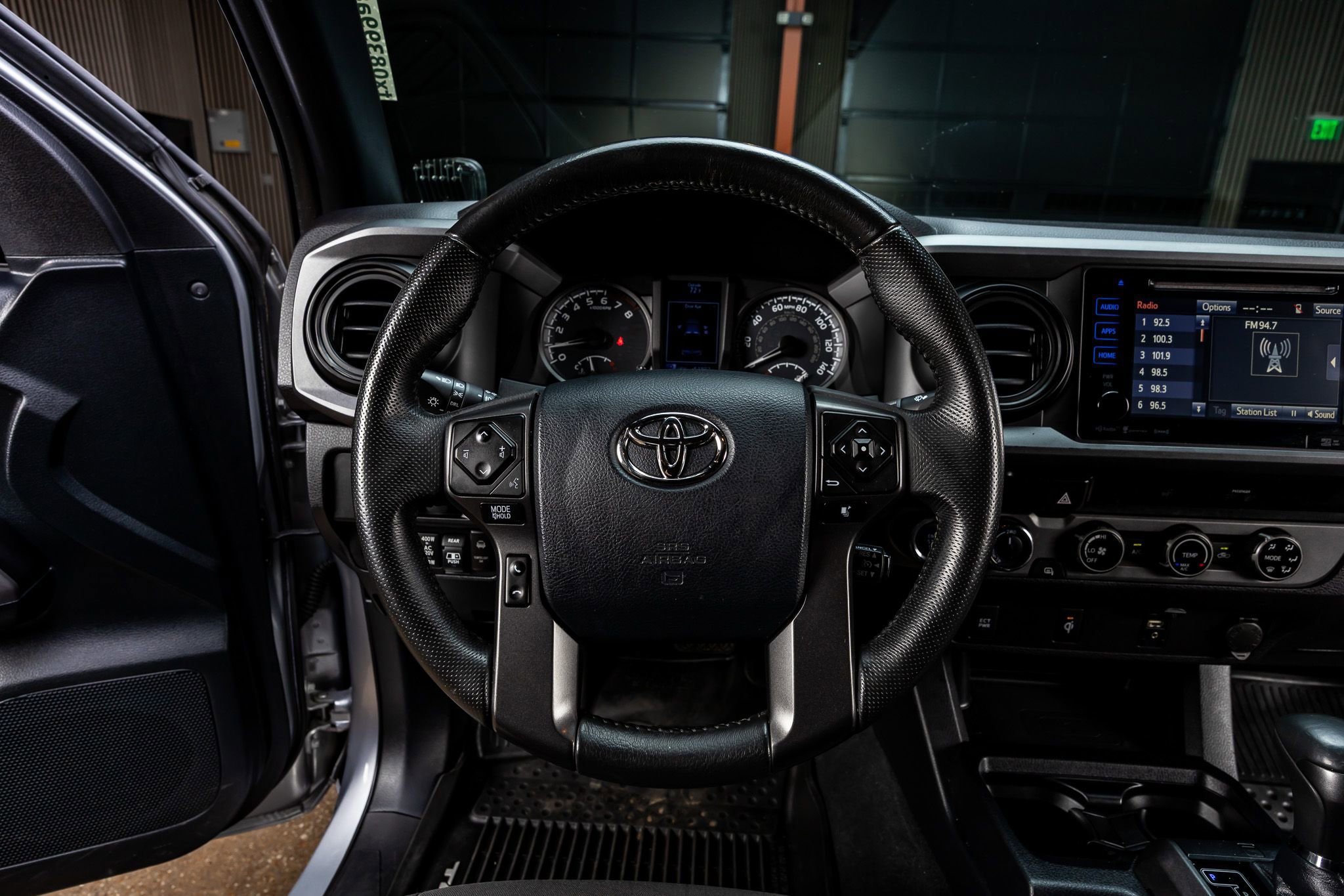 Used 2017 Toyota Tacoma TRD Sport w/ Tow Package (A/T) AWD/4WD image 18