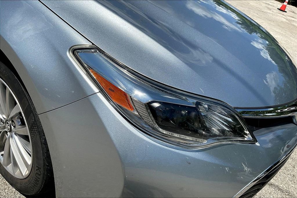Used 2018 Toyota Avalon Limited FWD image 30