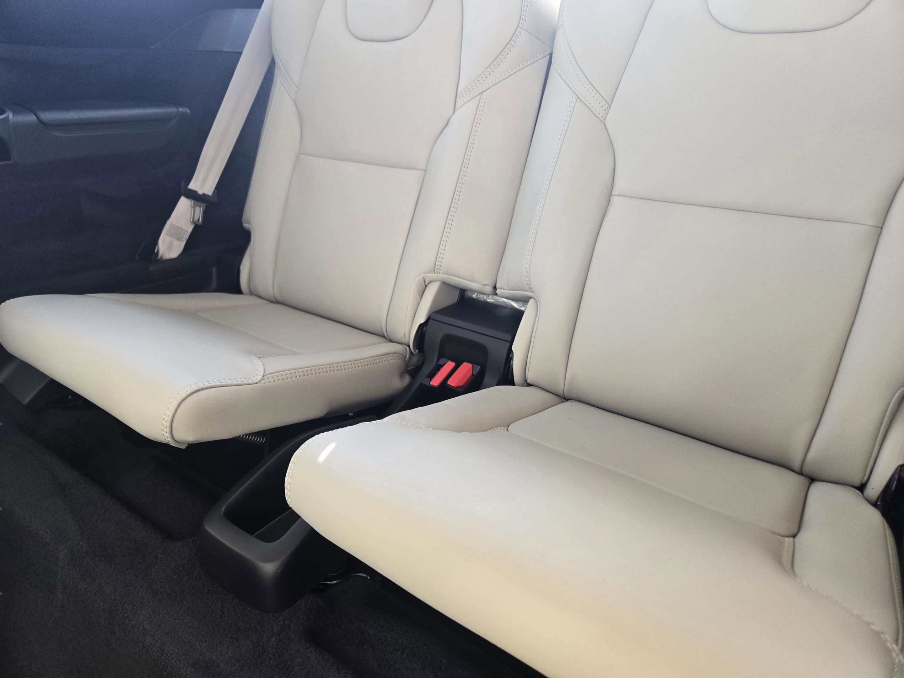 New 2026 Volvo XC90 B5 Ultra w/ Protection Package Premier image 33