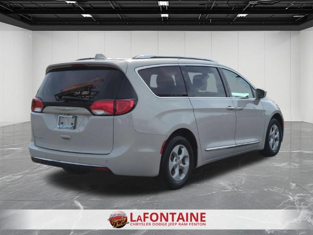 Used 2017 Chrysler Pacifica Touring-L Plus FWD image 5