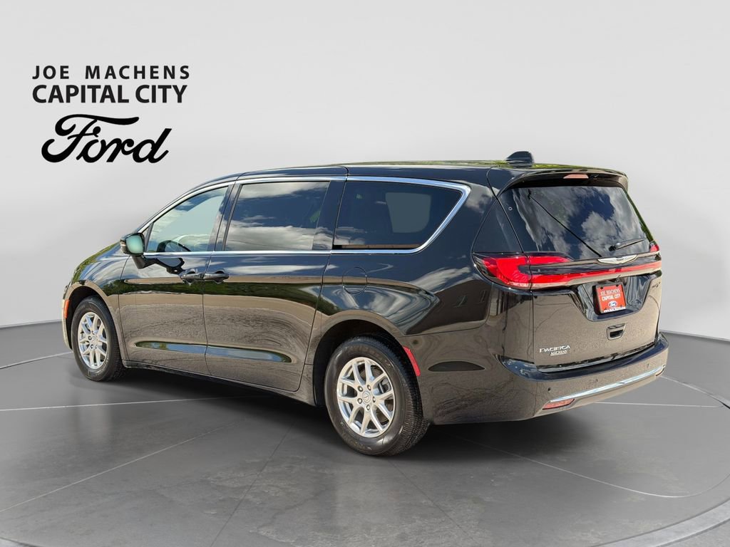 Used 2026 Chrysler Pacifica Select FWD image 7