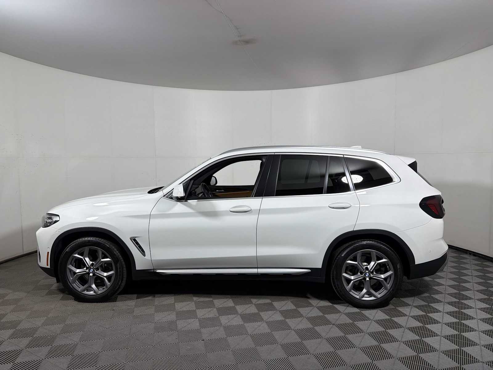 Used 2024 BMW X3 xDrive30i w/ Convenience Package AWD/4WD image 4