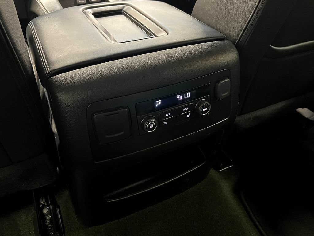 Used 2018 Chevrolet Tahoe LT w/ LT Signature Package AWD/4WD image 28