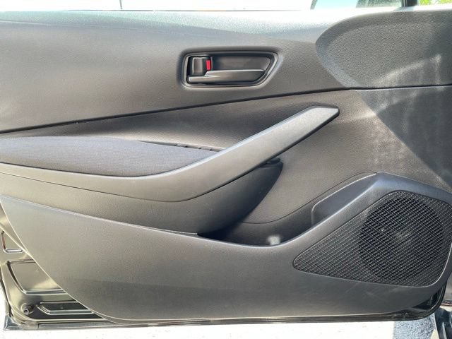 Used 2025 Toyota Corolla LE FWD image 9