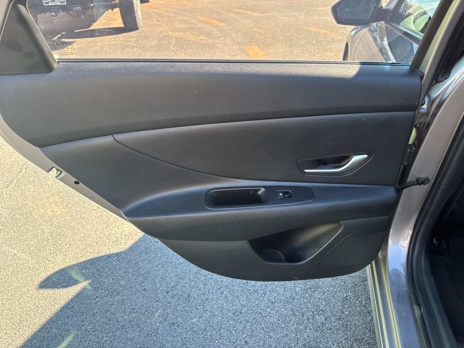 Used 2024 Hyundai Elantra SE FWD image 24