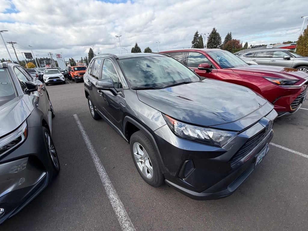 Used 2020 Toyota RAV4 LE w/ Carpet Mat Package AWD/4WD image 8