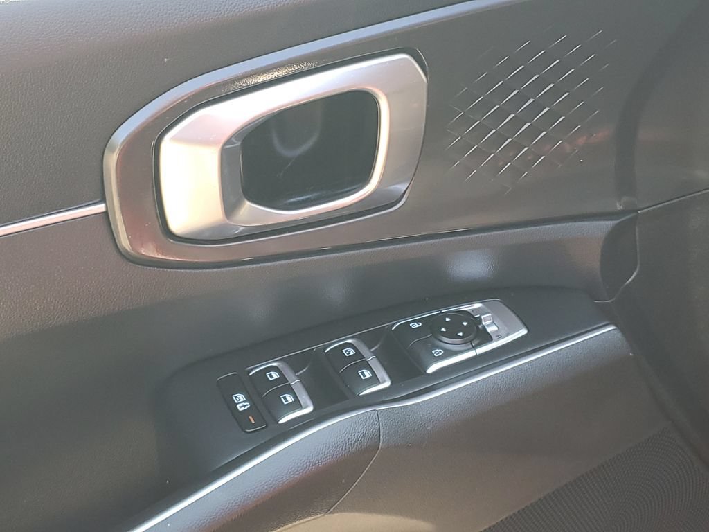 Certified 2023 Kia Sorento LX AWD/4WD image 6