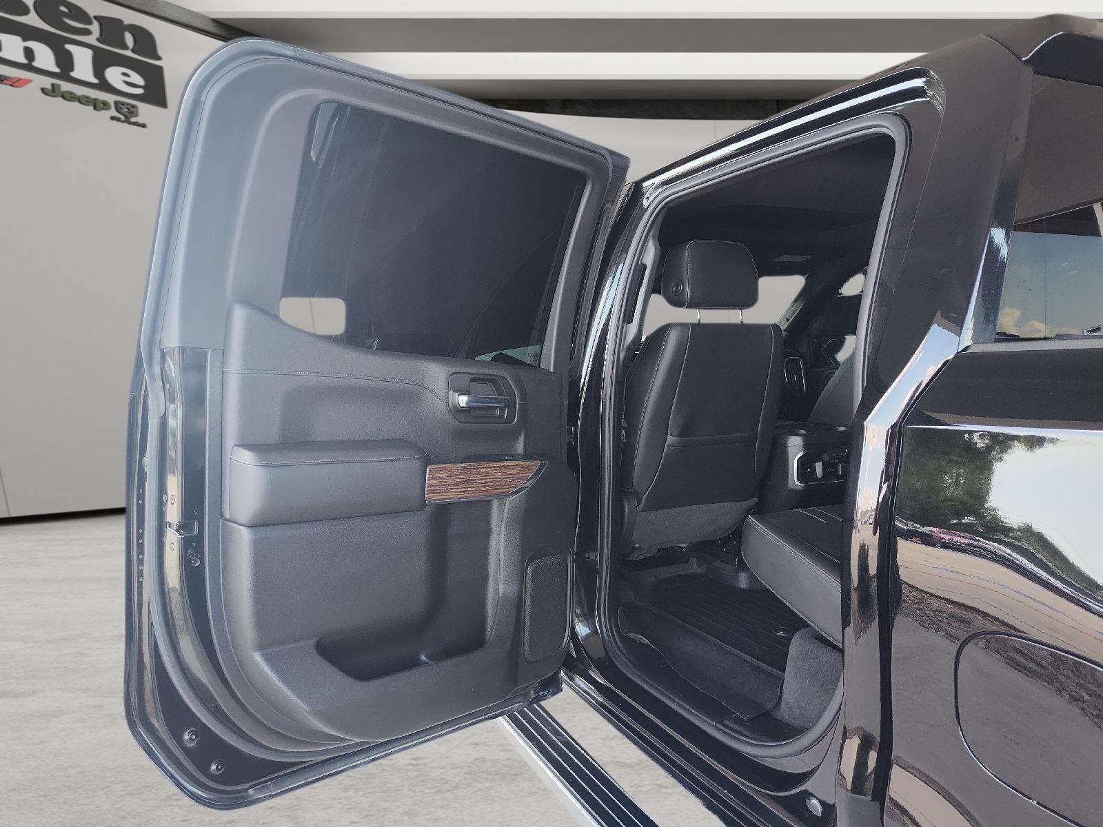 Used 2019 Chevrolet Silverado 1500 High Country w/ Technology Package AWD/4WD image 9