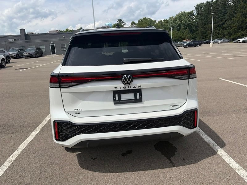New 2026 Volkswagen Tiguan SE R-Line AWD/4WD image 4