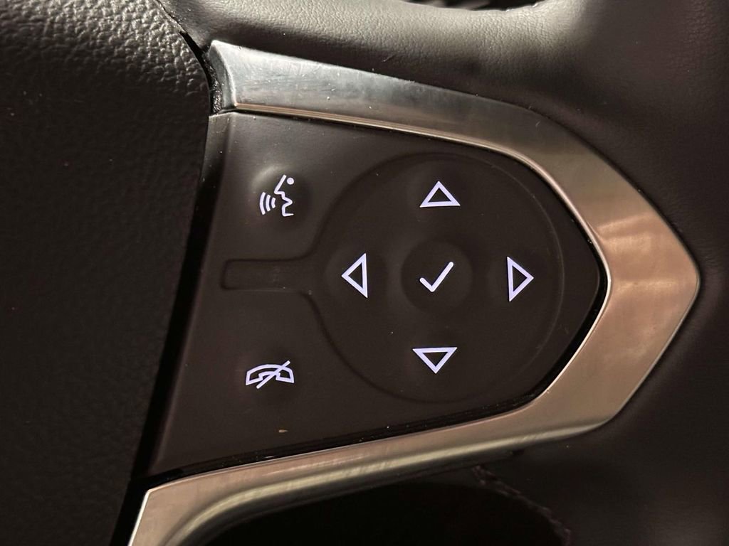 Used 2023 Chevrolet Traverse RS image 24