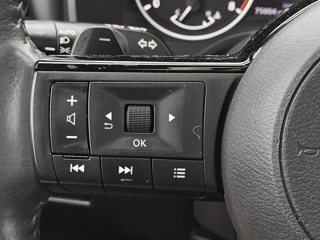 Used 2023 Nissan Rogue SV w/ SV Premium Package image 19