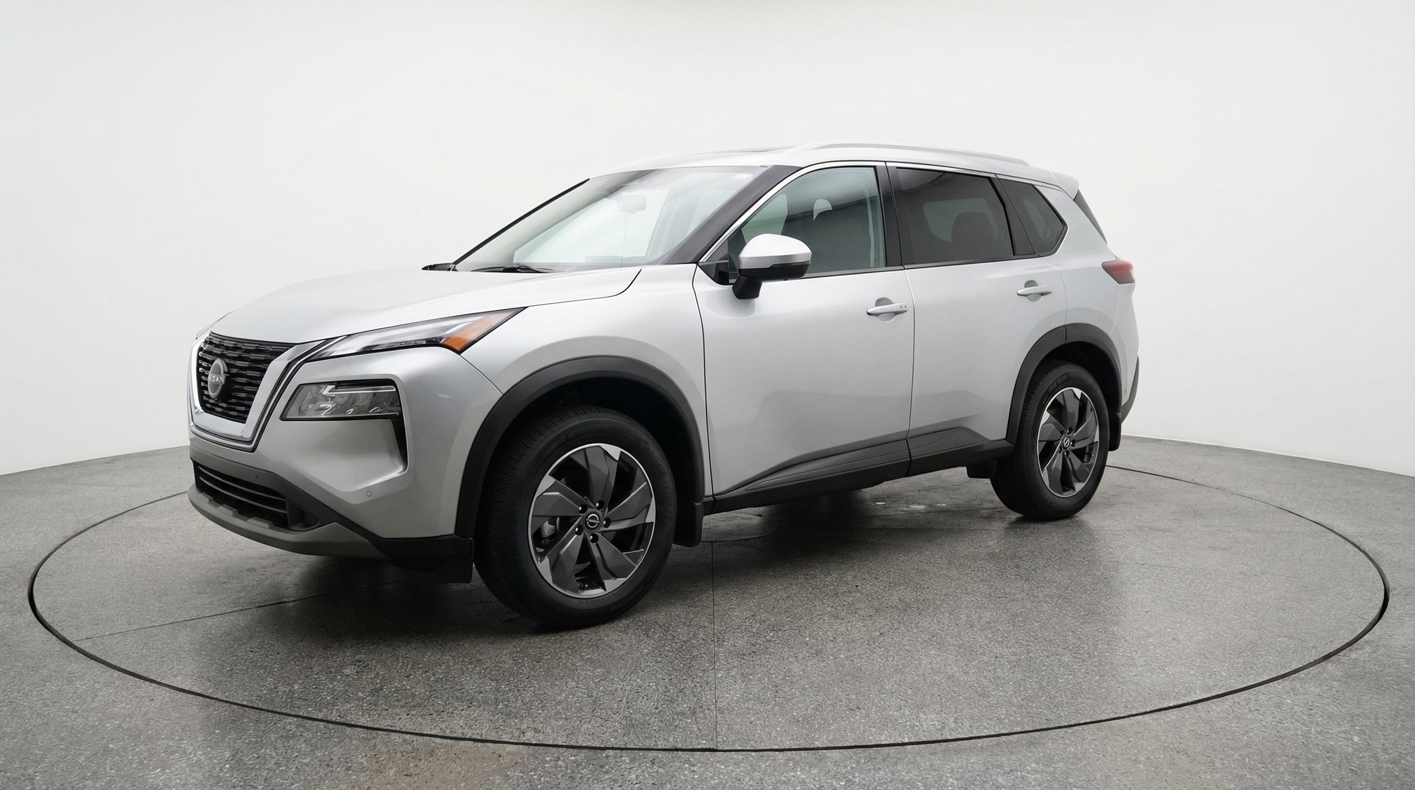 Used 2025 Nissan Rogue SV image 3