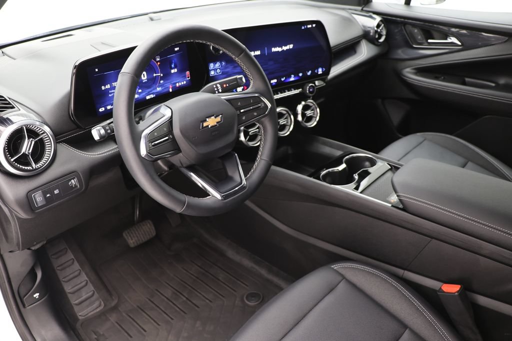 Used 2025 Chevrolet Blazer EV LT AWD/4WD image 13