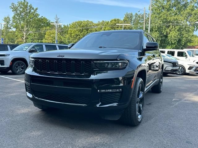 Used 2024 Jeep Grand Cherokee L Limited w/ Black Appearance Package AWD/4WD image 22