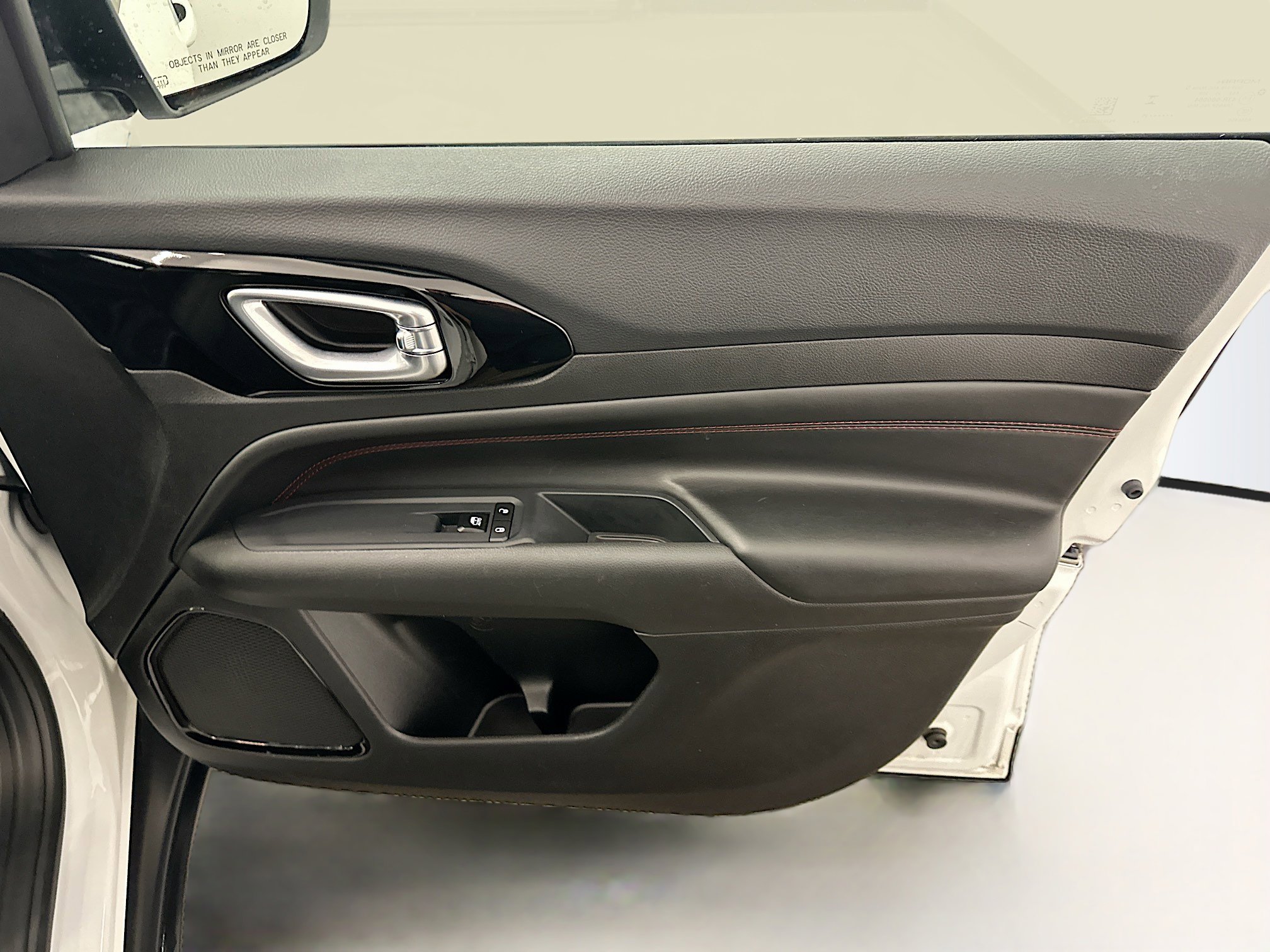 Used 2025 Jeep Compass Trailhawk AWD/4WD image 32