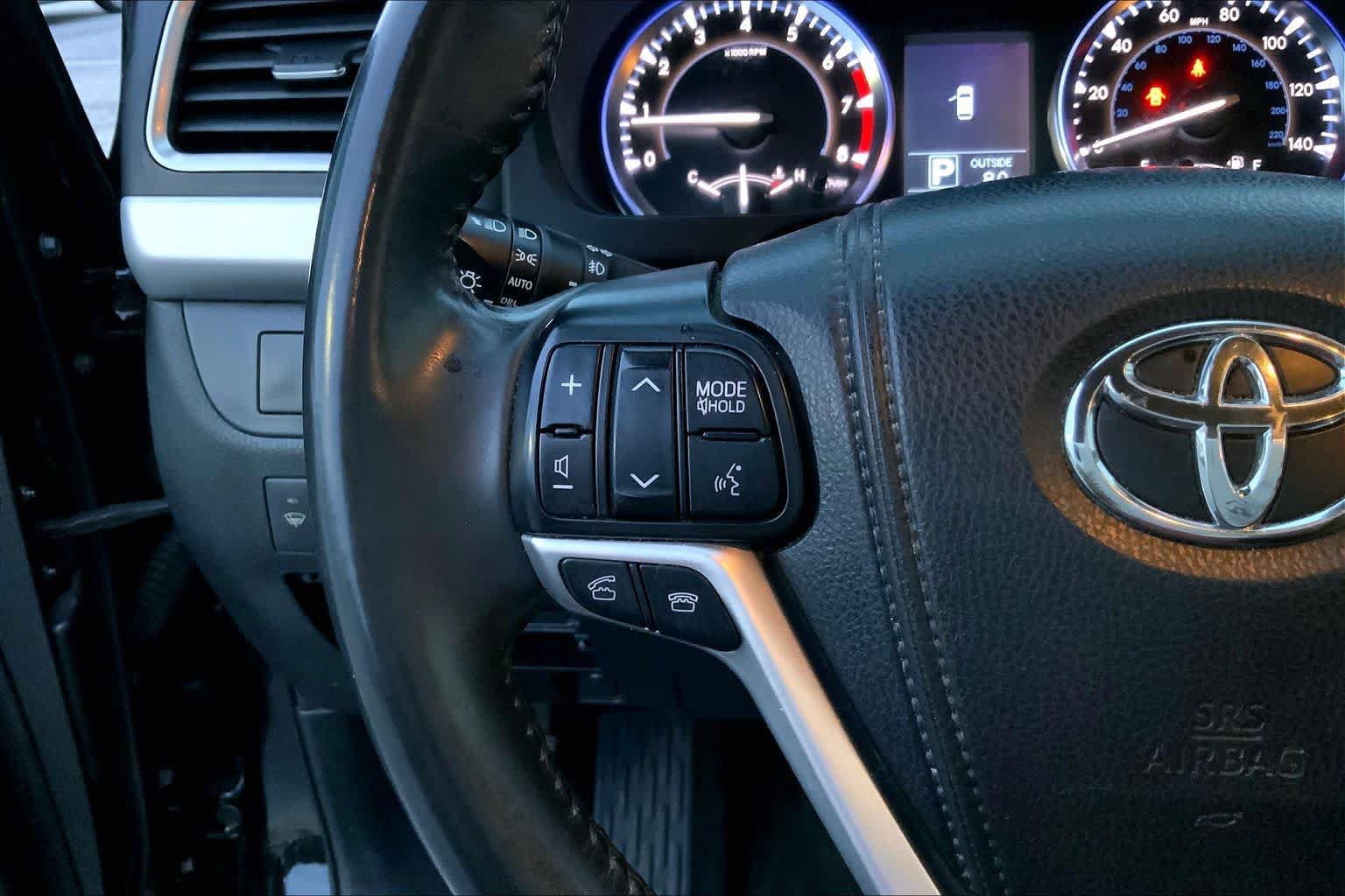 Used 2014 Toyota Highlander Plus FWD image 23