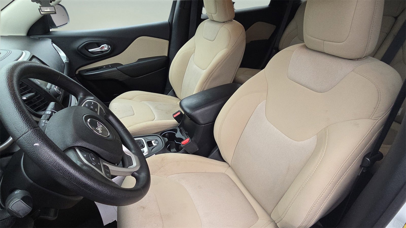 Used 2016 Jeep Cherokee Sport image 22