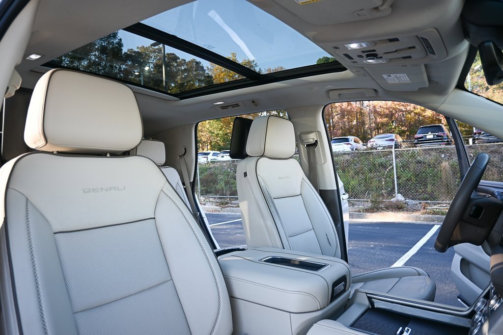 Used 2023 GMC Yukon Denali w/ Denali Reserve Package image 21