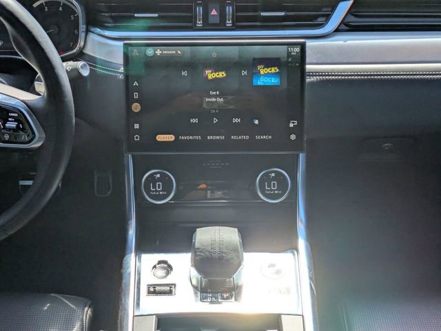 Used 2022 Jaguar XF R-Dynamic SE AWD/4WD image 17