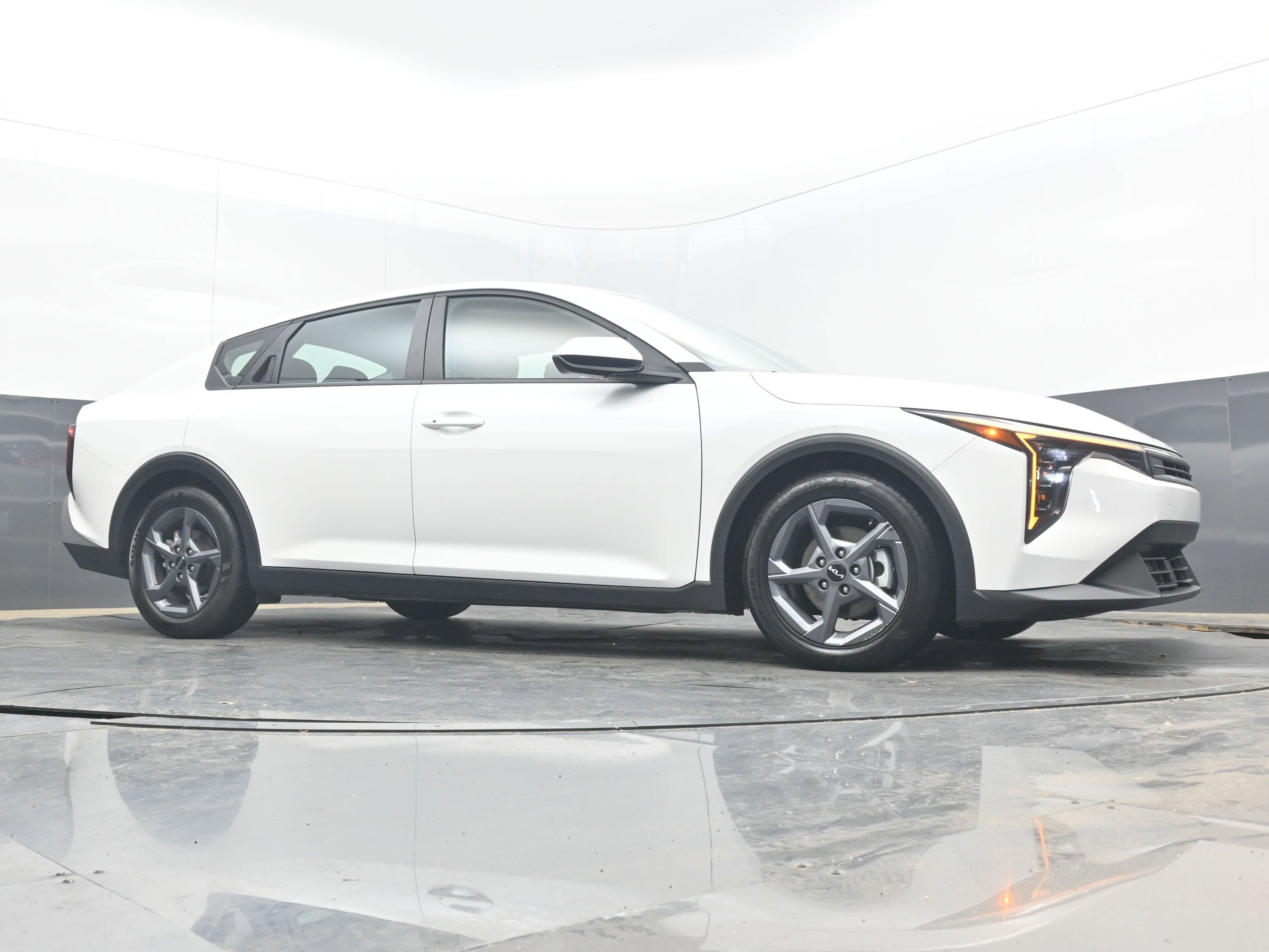 Used 2025 Kia K4 FWD image 23