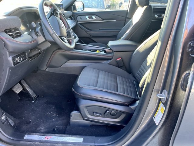 Used 2025 Ford Explorer ST-Line image 9