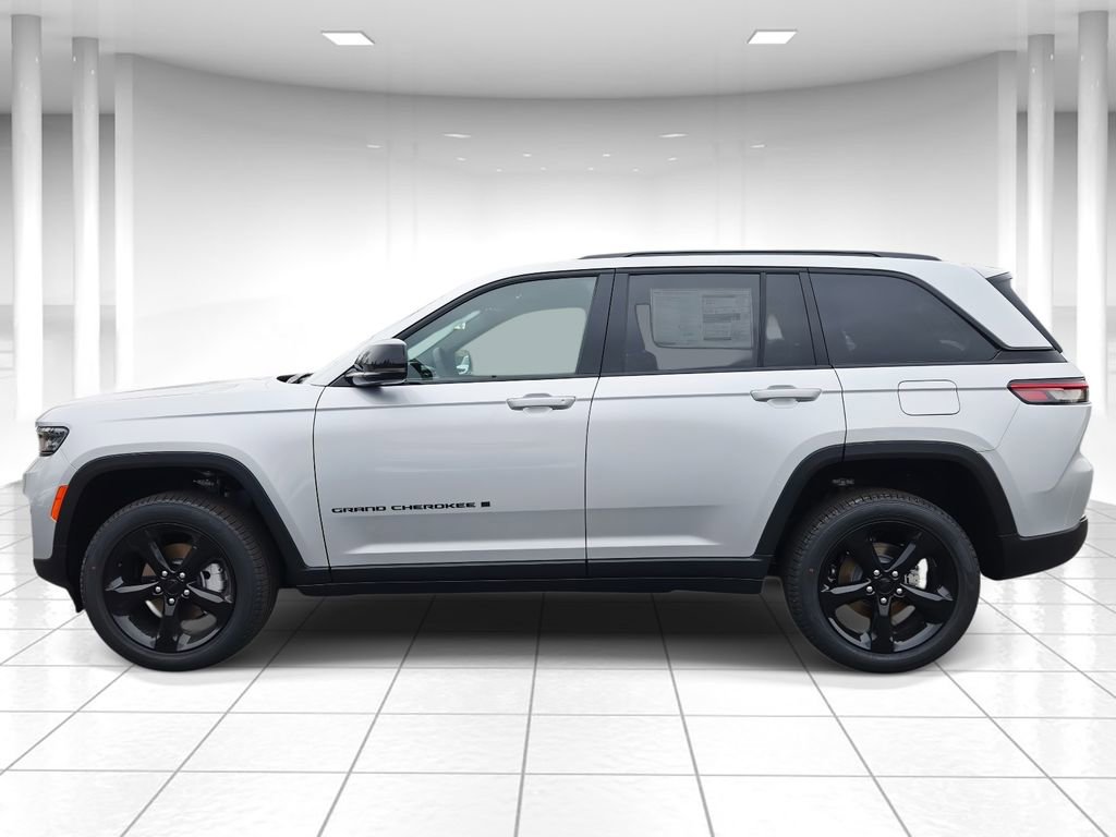 New 2025 Jeep Grand Cherokee Limited w/ Black Appearance Package image 6