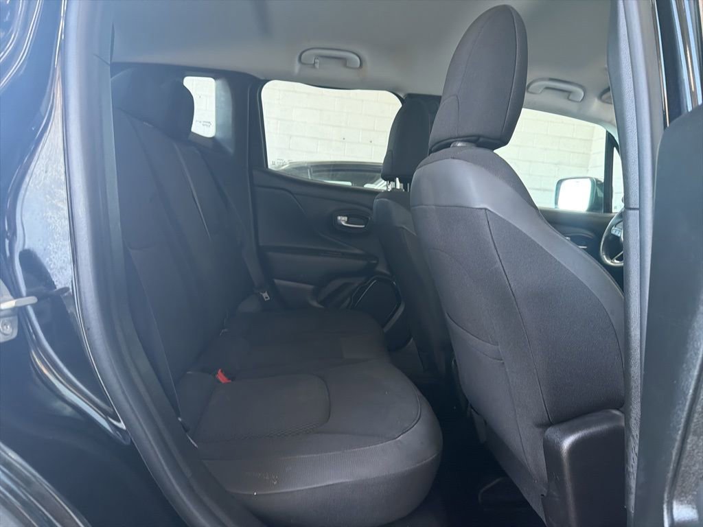 Used 2018 Jeep Renegade Altitude image 33