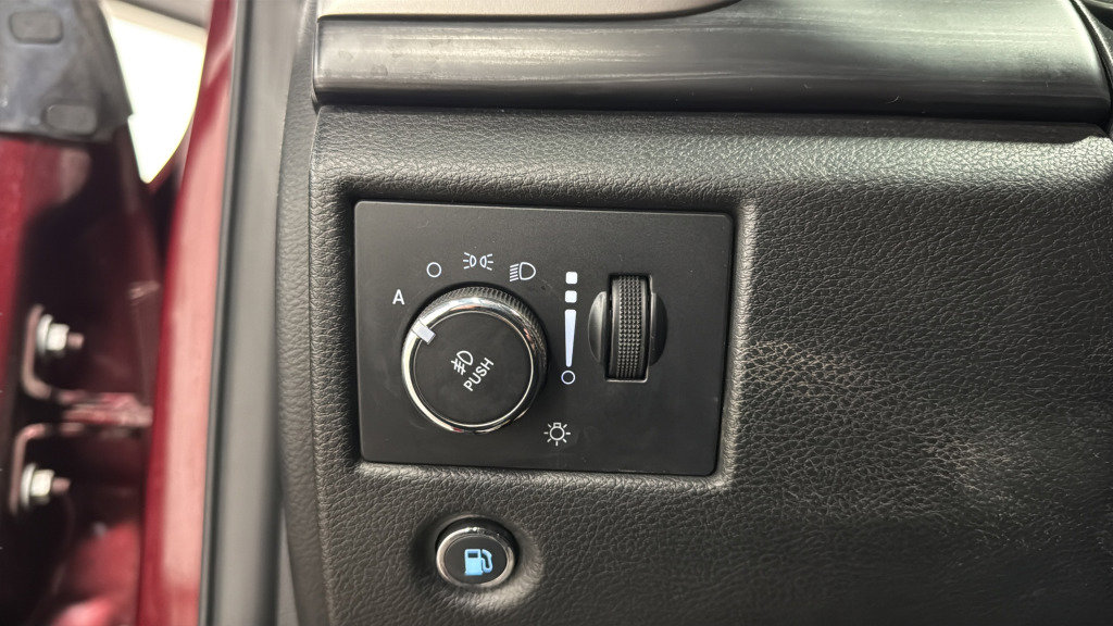 Used 2021 Jeep Grand Cherokee Laredo image 18