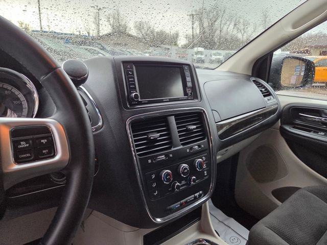 Used 2016 Dodge Grand Caravan SXT w/ Rear Park Assist Package FWD image 18