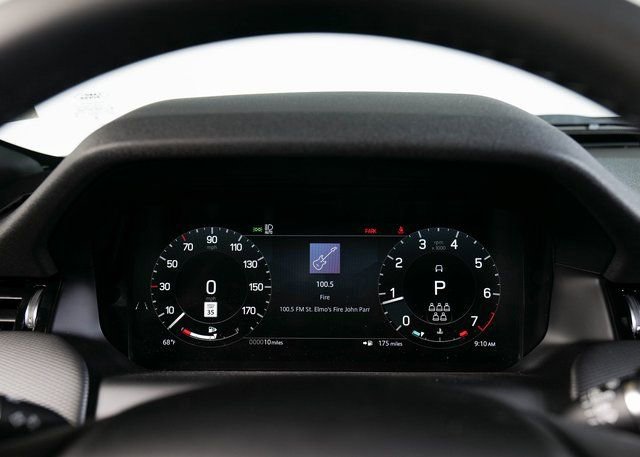 Used 2025 Land Rover Discovery Sport Dynamic SE image 16