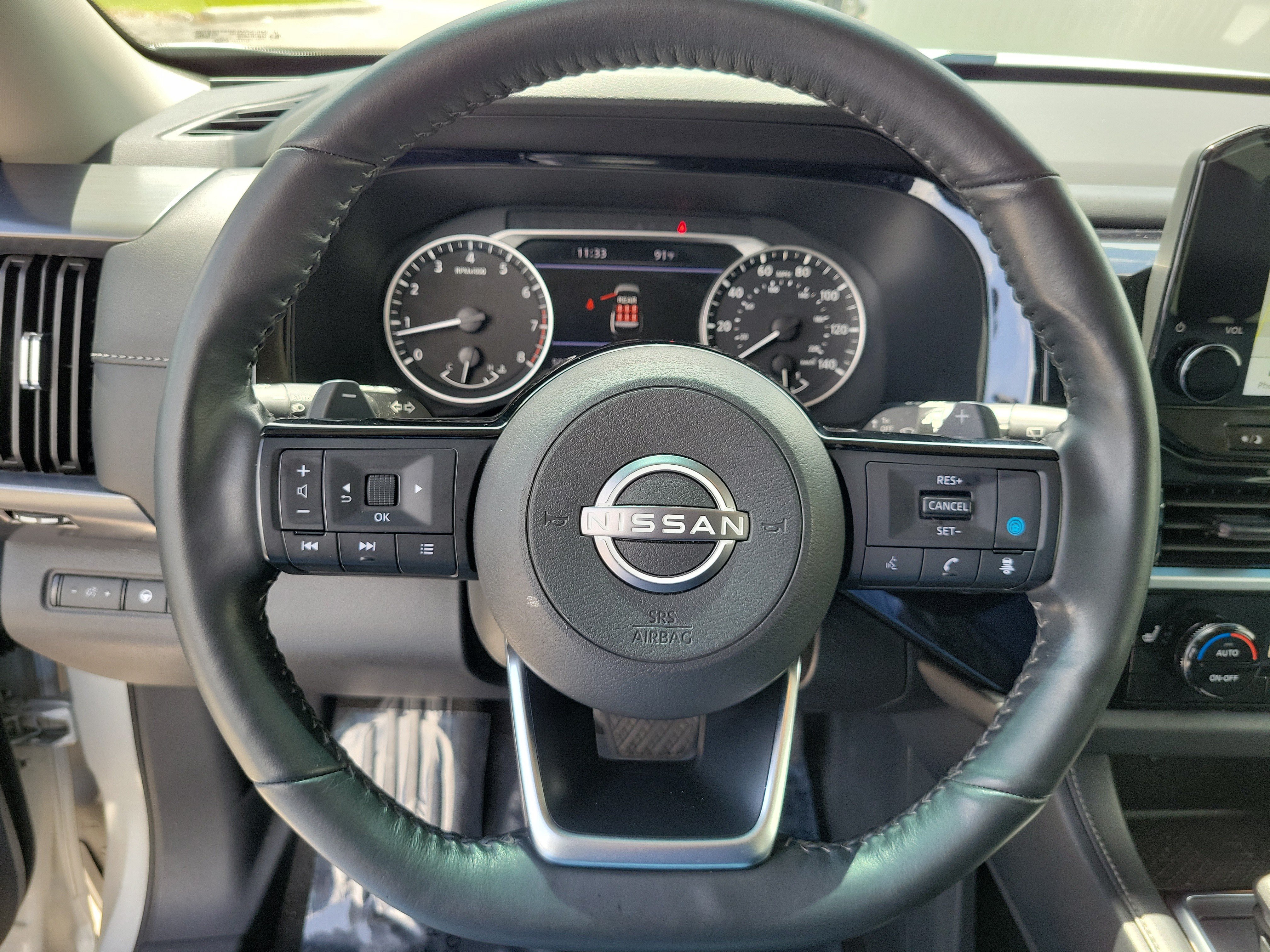 Used 2024 Nissan Pathfinder SL w/ Black Appearance Package FWD image 21