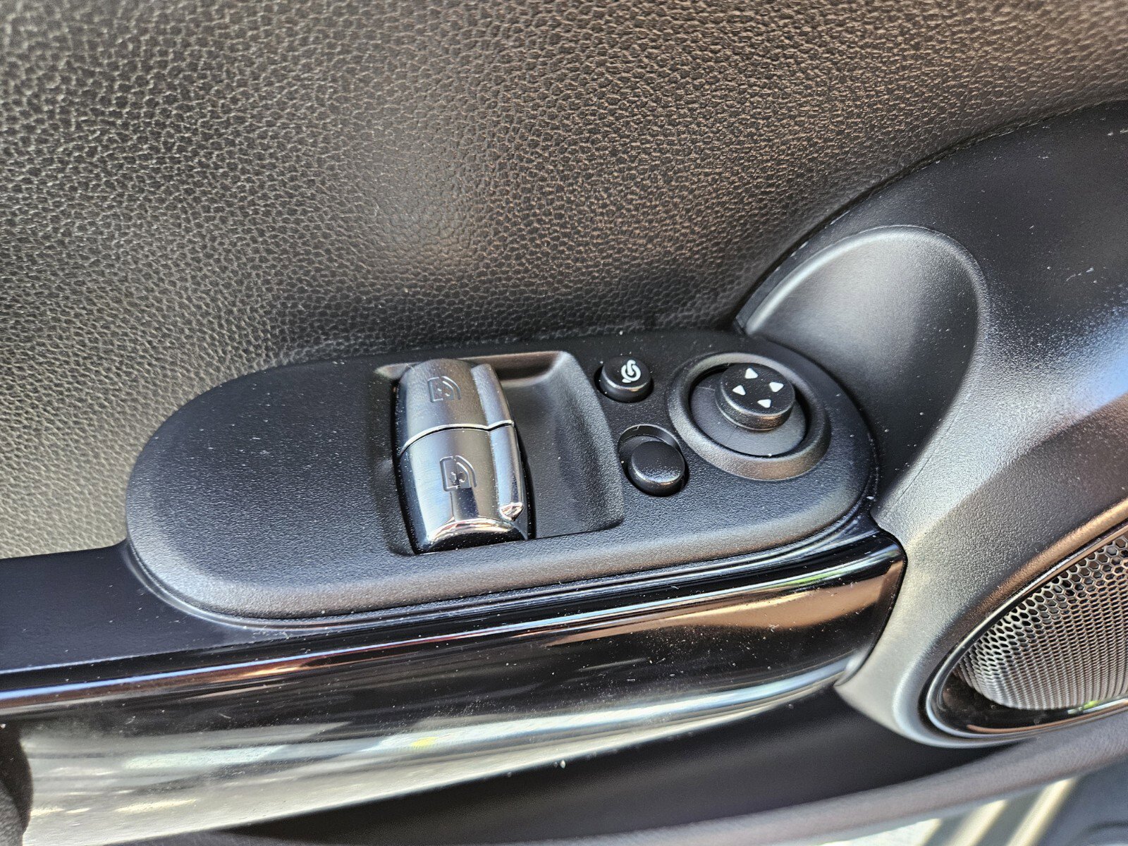 Used 2024 MINI Cooper SE FWD image 30