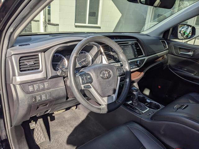Used 2019 Toyota Highlander AWD V6 image 10