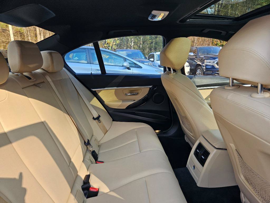 Used 2018 BMW 330i xDrive Sedan w/ Premium Package AWD/4WD image 33