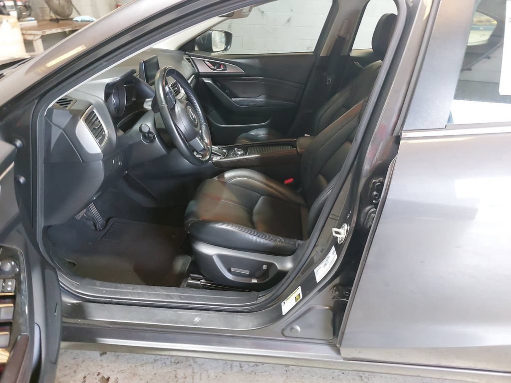 Used 2018 MAZDA MAZDA3 Touring FWD image 14