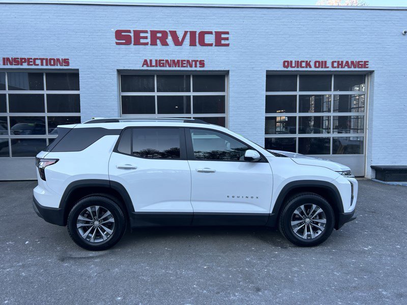 Used 2025 Chevrolet Equinox LT w/ Convenience Package II image 8